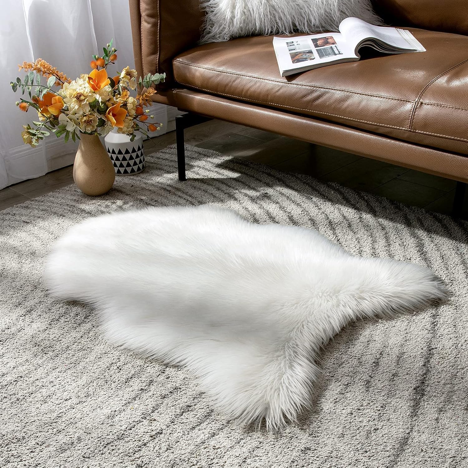 Faux Fur Sheepskin Rug Decorative Christmas Plush Shaggy Carpet for Bedside Sofa Floor 2 x 3 Feet, White